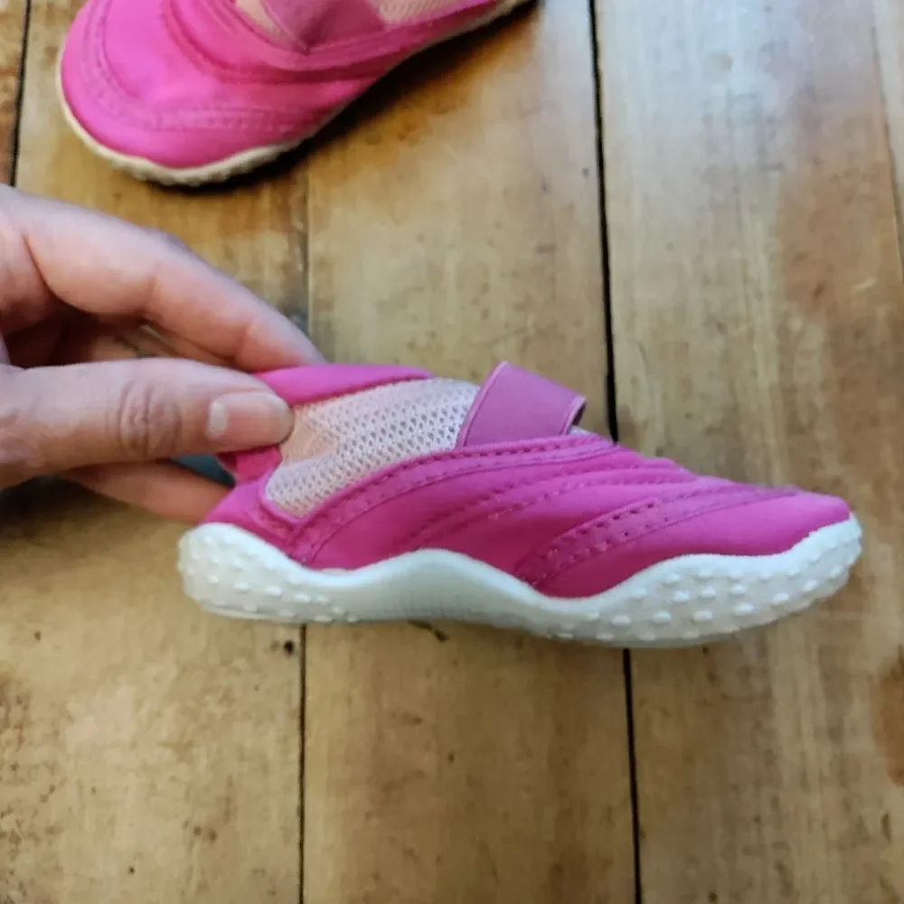 Koala kids size 6 water shoes girls pink summer vacation beach